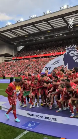 🏆 Liverpool mengangkat gelar liga ke-20 mereka di Anfield! Dalam upacara emosional, Liverpool merayakan gelar liga Inggris ke-20 mereka setelah hasil imbang 1-1 dengan Crystal Palace. Kapten Virgil van Dijk menerima trofi dari legenda Alan Hansen, menandai momen bersejarah bagi The Reds 🔴 🏴󠁧󠁢󠁥󠁮󠁧󠁿 #beINSPORTS #PremierLeague #Liverpool 