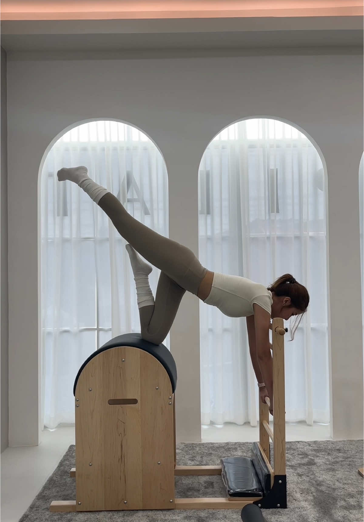 สตูดิโอพิลาทิสแห่งแรกใน สัตหีบ, ชลบุรี @chanpilates.studio  จะมาจอยเป็น group หรือจะ private ที่นี่เค้ามีครูคอยฝึกสอนอย่างใกล้ชิด มือใหม่แบบเราก็เล่นได้สบายๆเลย🤍 📍CHAN PILATES โครงการ WE SQUARE บางเสร่ หน้าหมู่บ้านคูนสุข #ออกกําลังกาย #ชุดออกกําลังกาย #พิลาทิส #pilates #บางเสร่ #สัตหีบ 