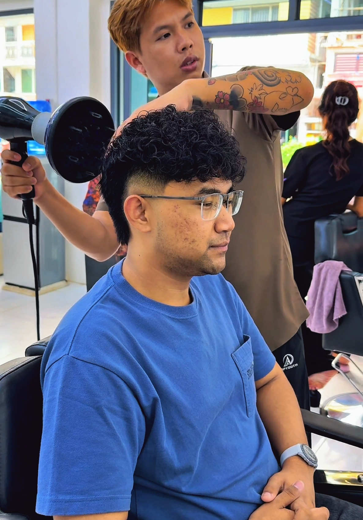 အခုလို ညိုကီတို့#Hairdesignလေးချိန်းဖို့အတွက်ဆို#AMK Beauty Center က#Stylist ဆရာတွေက ညိုကီတို့အတွက် အမြဲအသင့်ရှိနေပါတယ်#views #pyinoolwin #tiktokmyanmar🇲🇲🇲🇲🇲🇲🇲🇲🇲🇲🇲🇲 #hair #beauty #haircut #hairperm #views #views #views #fyp 