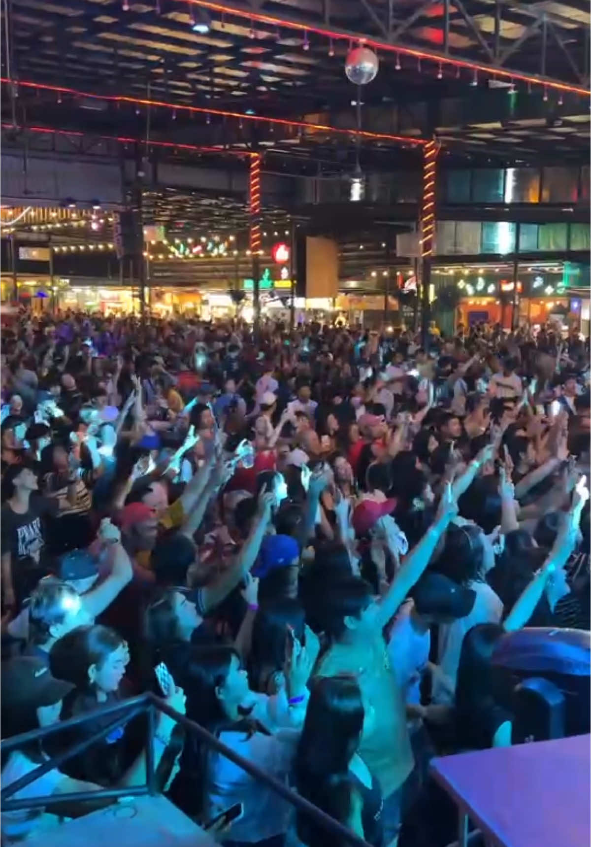 #ปฏิทิน @ตลาดฮังเลย์ ชลบุรี  🤟❤️ #Labanoon
