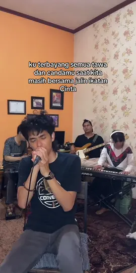 Terkadang Kenangan memang sulit untuk di lupakan 🍃🥀🍂 #tiktoklive #livehighlights #jrock #zerosixpark #fyp #risingstar #lagubaper #lagusedih #jrockstar #coverlagu #jrocks #foryoupage 