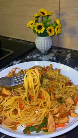 Quick and easy recipe.       #tiktok #trending #fyp #foryou #foryoupage #viral #viraltiktok #100k #noodles #foodtiktok #chowmein #delicious 