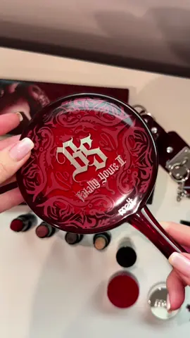 The hand mirror you didn’t know you need #meltcosmetics #baileysarian #limitededition 