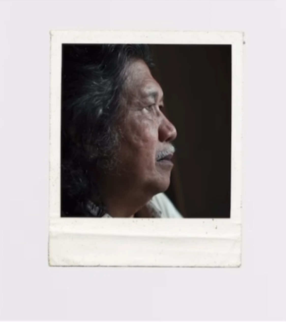 Selamat ulang tahun yang ke-72, Cak Nun. Terima kasih telah menjadi lentera bagi banyak jiwa, menerangi jalan dengan kata, cinta, dan kebijaksanaan. Doa kami senantiasa menyertai—panjang umur, sehat selalu, dan terus menjadi pengayom bagi bangsa ini. Dari kami, yang mencintaimu tanpa syarat: Maturnuwun, Cak. Semesta berkah untukmu. #CakNun72Tahun #doauntukcaknun 