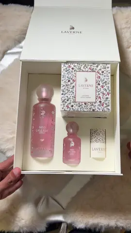 بكج نسائي من لافيرن مس قاردن محتوى البكج عطر مس قاردن 200 ملي عطر شعر 50 ملي سكارف - شال انيق صندوق فيها 5 عينات حجم 10 ملي #مس_قاردن #عطر_مس_قاردن #عطر_مس_لافيرن #لافيرن #لافيرن، #لافيرن_النمر_العربي #لافيرن_هاندا ##عطور_لافيرن #عطر_لافيرن  #كازمن  #اكسبلور #explore #fyp #viral #cold  #كازمنيات #كاز #جدة   #عطرك #عطورات #عطور #عطور_نسائيه #عطور_رجاليه #عطورات_فاخرة #عطور_ماركات_عالمية #عطوراتي #عطوري #عطورات_عربيه_وفرنسيه #عطورات_اصلية 