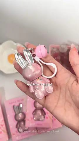 GEMES BGT😭🫶🏻🫶🏻💖 bisa buat gantungan kunci, dan yg paling penting ANTI RAZIA OSIS😗🤫  #gegebear #keychainlippie #lippie #lippies #cutelippies #lipvelvet #lipmud #makeupmurah #makeupsekolah #keychain #lipstikmurah 