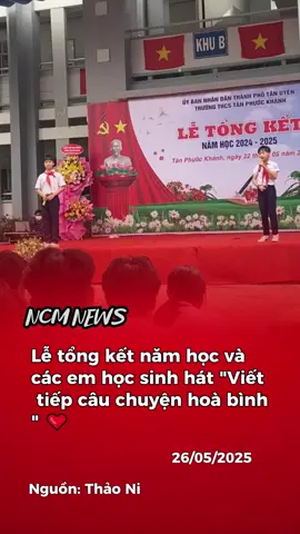 Lễ tổng kết năm học và các em học sinh hát 