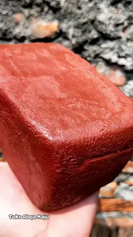 Kelihatannya kayak batu bata, tapi jangan salah... ini dia rajanya rasa dapur Indonesia — TERASI SUPER 1 KG dari udang asli! Aromanya mantap, rasa umaminya nendang, bikin sambel jadi level dewa! Mau masak sambel, tumisan, atau pepes? Wajib banget pakai ini! Langsung checkout di keranjang kuning di bawah sebelum dapurnya kurang greget! #terasi #terasimerah #terasi1kg 