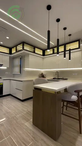 Với phong cách thiết kế tối giản, tinh tế nhưng đầy sáng tạo, tủ bếp hiện đại giúp tối ưu hóa từng centimet không gian. Hệ tủ được bố trí khoa học, ngăn nắp, tích hợp nhiều công nghệ thông minh: hệ tủ mở tự động, ray trượt giảm chấn, khoang chứa đa năng, đèn LED cảm ứng,…#noithat #noithatkimlong #noithathiendai #noithatcaocap #tubep #tubephiendai #tubepcaocap 