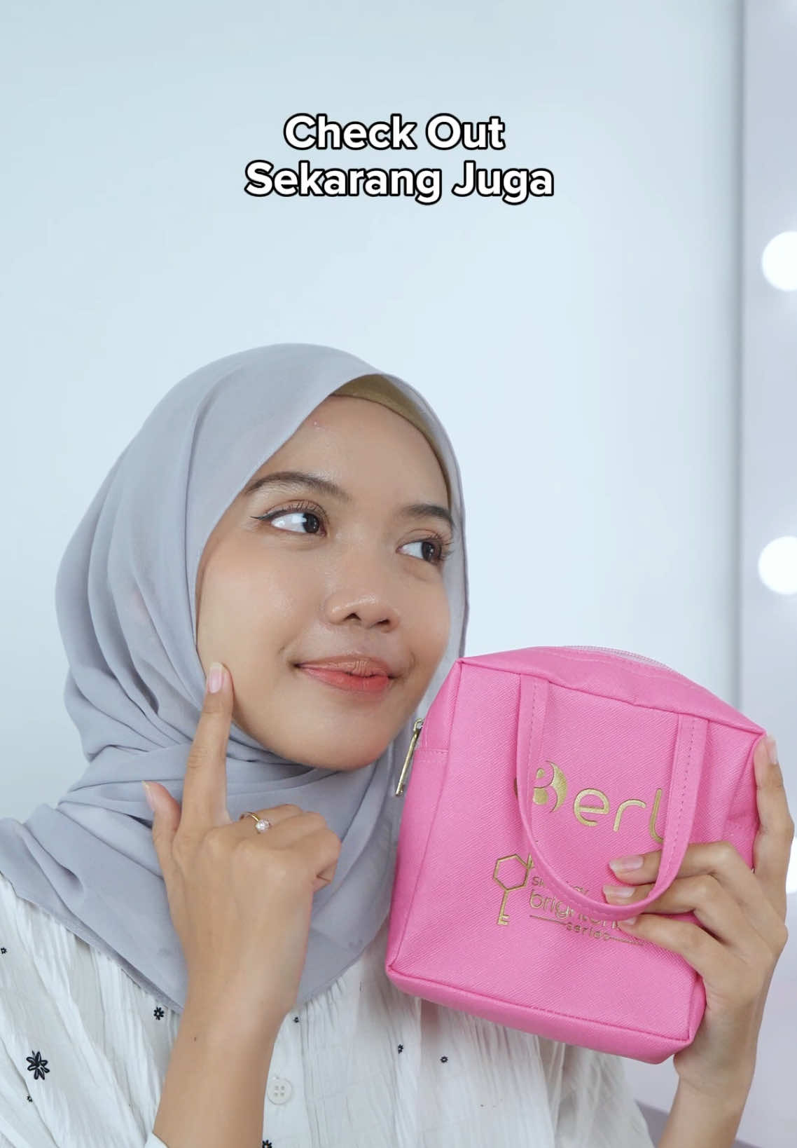 Ngga cuma cerah tapi juga bonus wajah makin sehat 😍 B Erl Skin Key Brightening Series mampu 236% mencerahkan! #fyp #berl #berlcosmetics #skincarepencerah #rekomendasiskincare #BSP #BErlSkinKeyBrighteningSeries