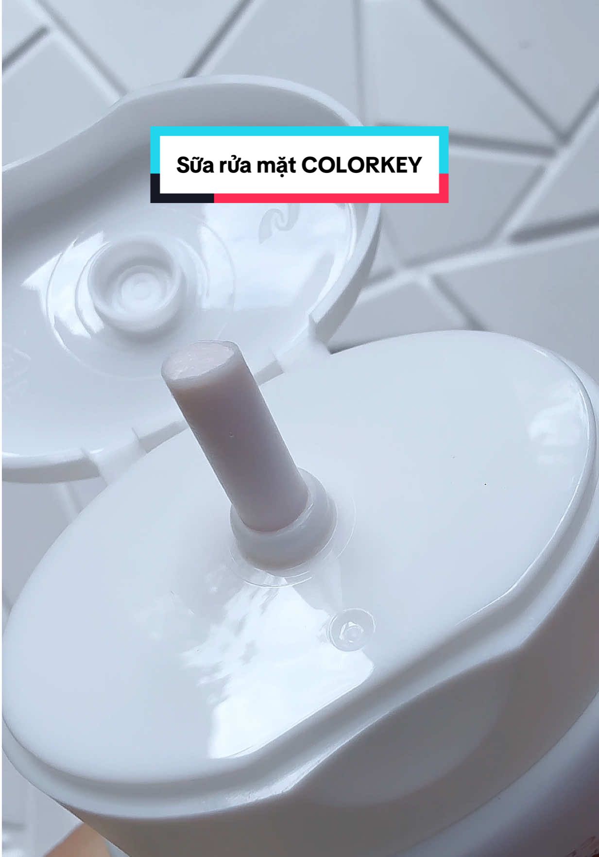 Muốn da sạch cũng phải rửa đúng cách nha mấy ní😶‍🌫️da có sạch thì các bước skincare phía sau mới đạt hiệu quả đấy 🤗 #colorkeyvn #colorkeyluminous #suaruamat #cleanser #fyp #skincare #goclamdep #rv #beauty #srm #colorkey #viral 