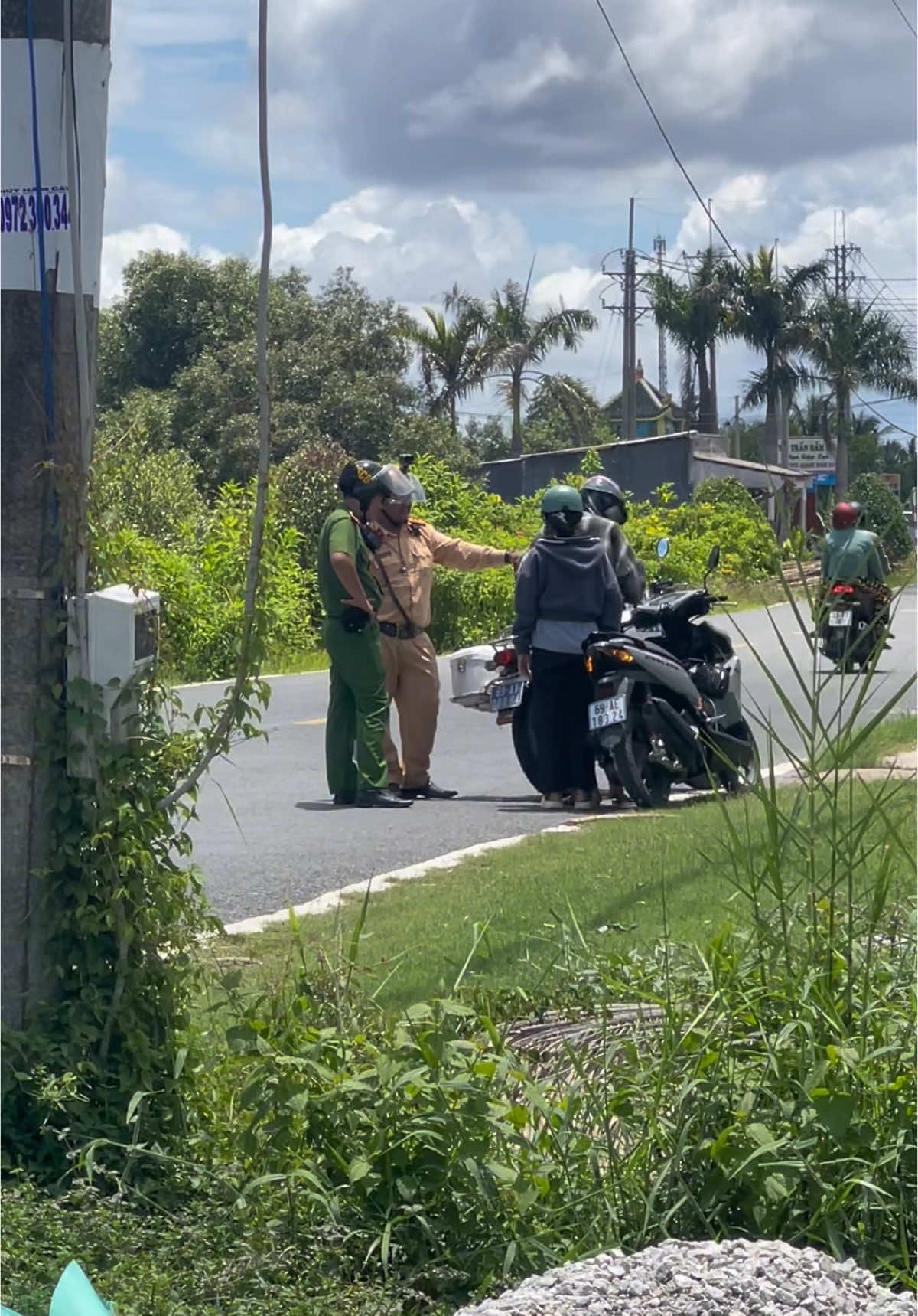 Đi mua trà sữa cho bé út gặp idol👮‍♂️ #dầmdoicamau🥰 #69camau❤️ #fypシ #xuhuongtiktok 