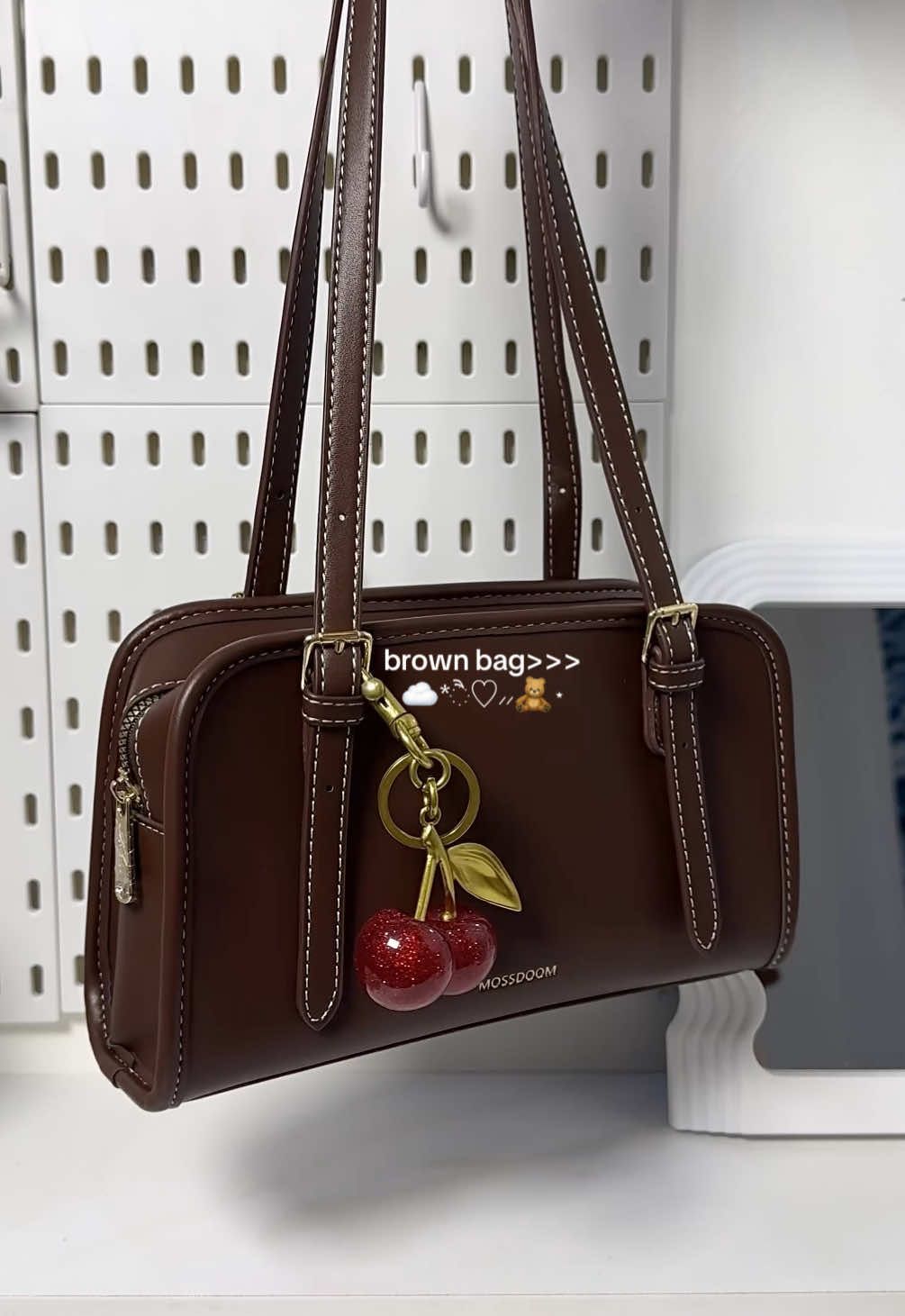 cakep bgt tas nya dan muat banyak🤎🫶 #reneebag #mossdoom #mossdoomindonesia #mossdoombag #mossdoomshoulderbag #shoulderbag #brownbag #taswanita #mossdoomreneebag #fyp #fypage #fypシ゚ 