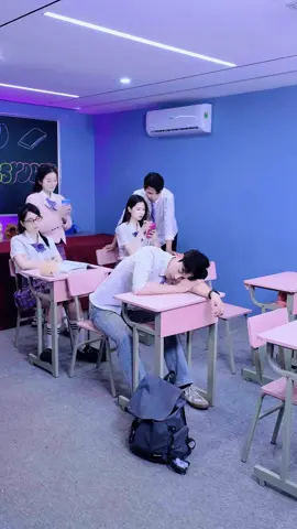 Clumsy Love Language… With a Splash! 💦❤️ #linhchihihi #messyclassroom #schoolcrush #schooldrama