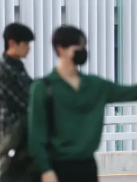AT THE SAME WHAT?? #heeseung #jay #jake #sunghoon #sunoo #jungwon #ni_ki #fyp  ENHYPEN AIRPORT TODAY 
