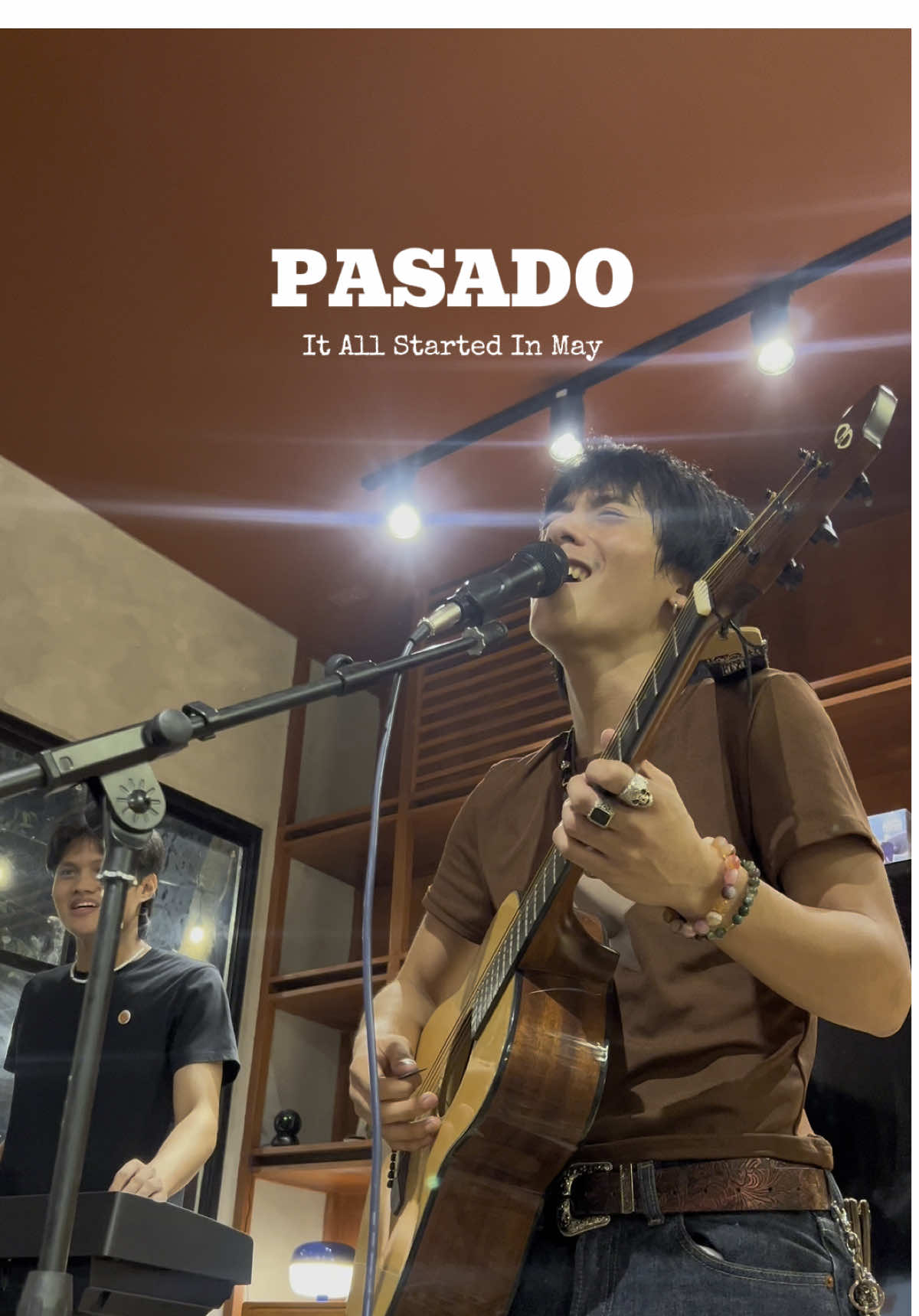 P A S A D O Acoustic version (unreleased). First time namin to play this song live. Pasado ba sa pandinig nyo? #Pasado #ItAllStartedInMay #NewMusic #MusicOnTrend #Tiktokmusikat #universalrecordsph #glxytalentmanagement #fyp #fypage #foryou @Universal Records Philippines @GLXY Talent Management 