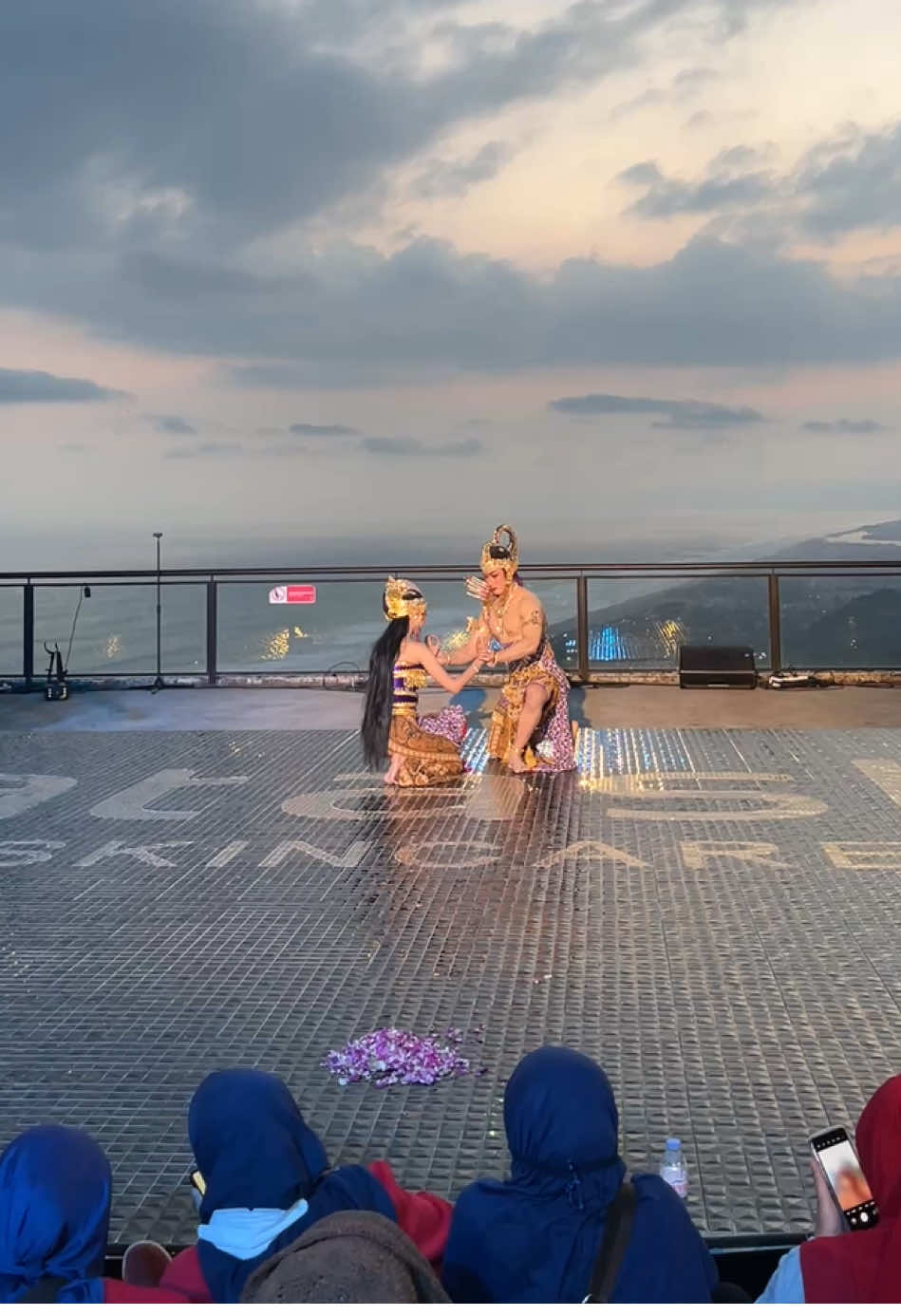 Masyaallah akhirnya kesampean nonton, bagus pol🥹😍 #ceritaramayana #jogja #wisatajogjahits #obelixseaview #ramayanaobelix #fypage #fyp #jogjaistimewa 