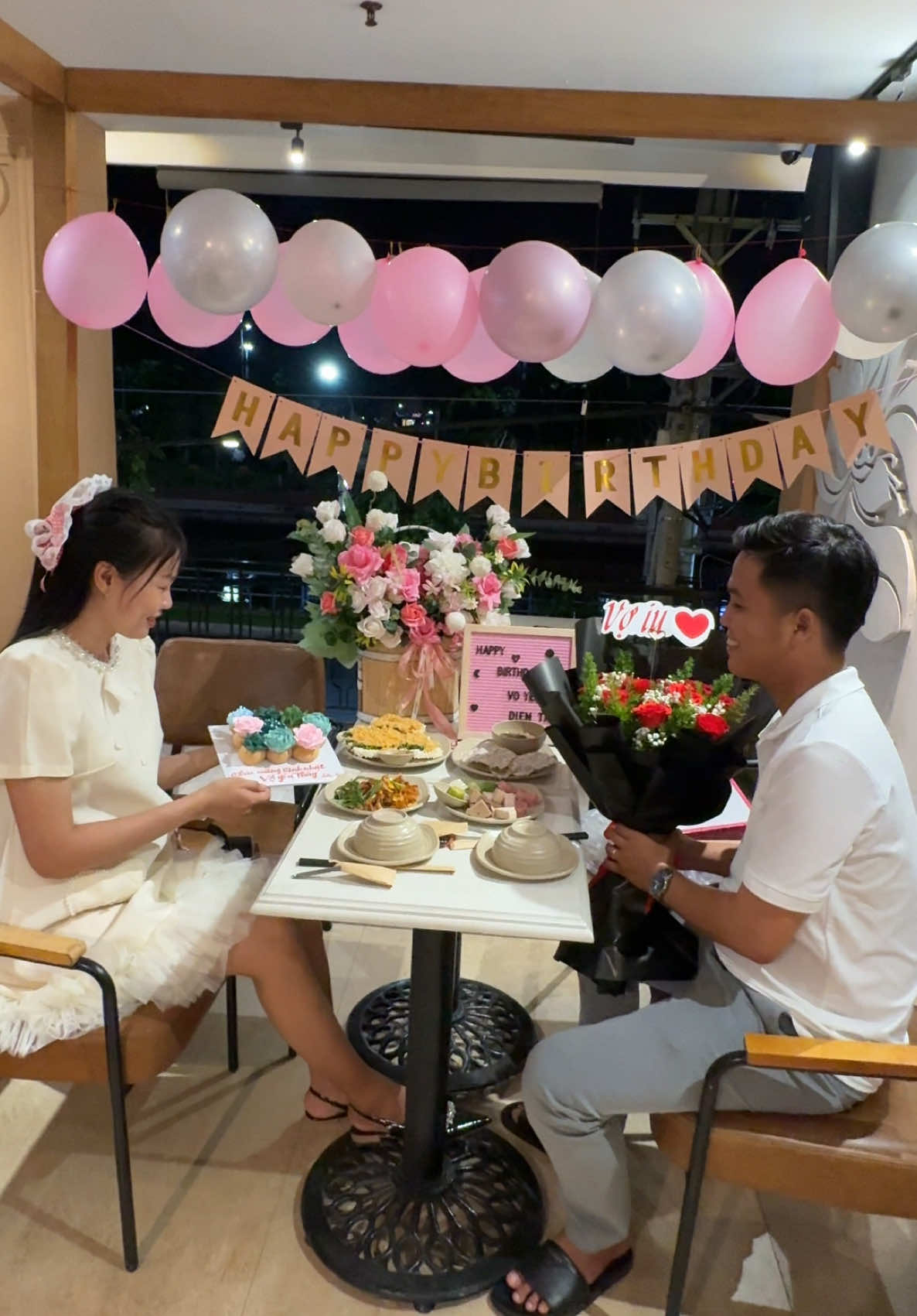 Khi khách đặt sinh nhật tại sân thượng nhưng trời mưa, không sao B.O.B cân tất 🤗🤗🤗 B.O.B có nhận đặt tiệc trang trí sinh nhật nha mọi người 🫶🫶🫶 #bobcoffee #bobchillsky #bobsignature #bobcenter #bobcoopmart #bobhoteldongthap #happybirthday #trangtrisinhnhat 