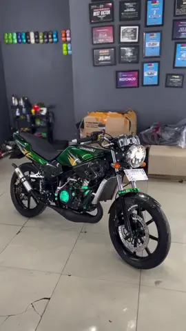 ARS STUDIO MOKAS Ninja R THN 2014 Harga Cash Rp 16.000.000 ✅ BPKB/STNKB/ FAKTUR PAJAK ✅ Pembelian tunai cash & credit bisa di showroom  ✅ Pembelian online [TF] se-Indonesia  ✅ Free ongkir + mutasi Documents ✅ Part STD + variasi inclued #ninja150style #ninjar #mokas #2taklovers 