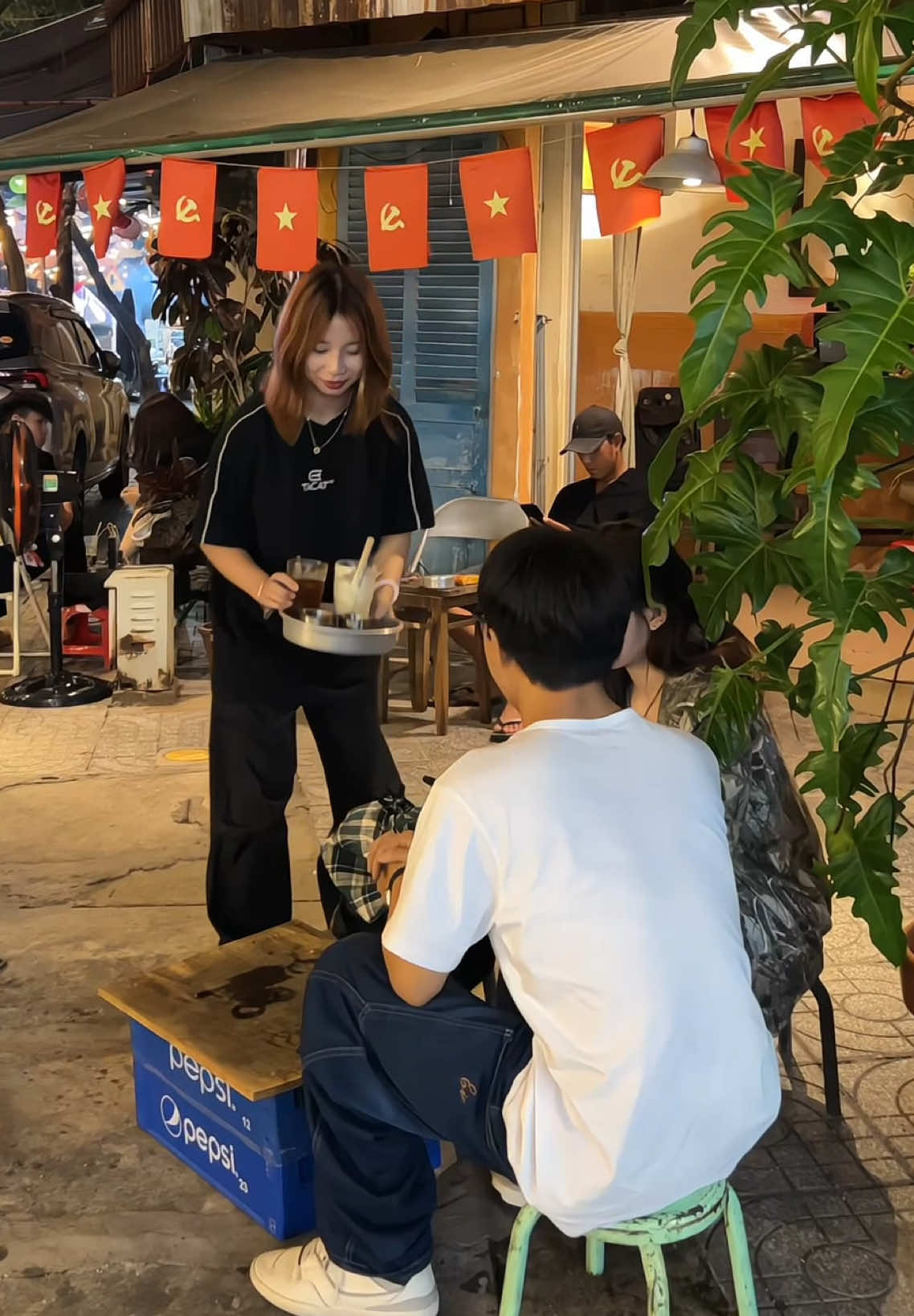 Quản lý : nhân viên nào không cười với khách bị trừ một ngày lương kiểu..!! #baria #tiemcaphean #coffee #tiemanboke #bokebaria 