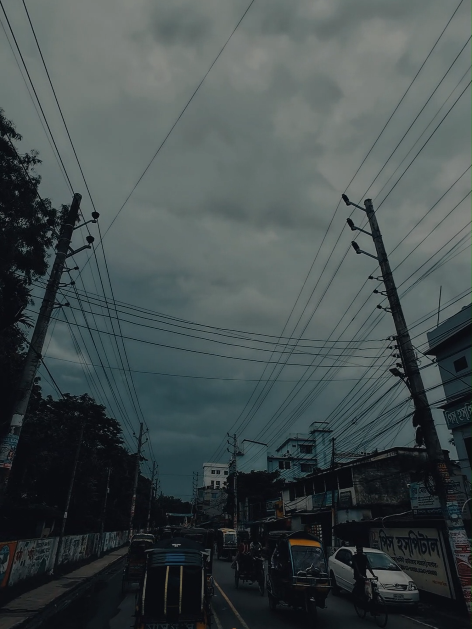 শহরের নীল আকাশের যখন কালো মেঘে ঢেকে যায় ... .. ##jashore #unfreezemyacount #foryou #tiktok #growmyaccount✅ #foryoupage #viral_video #viral #bangladeshtiktok #viraltiktok #foryoupagе