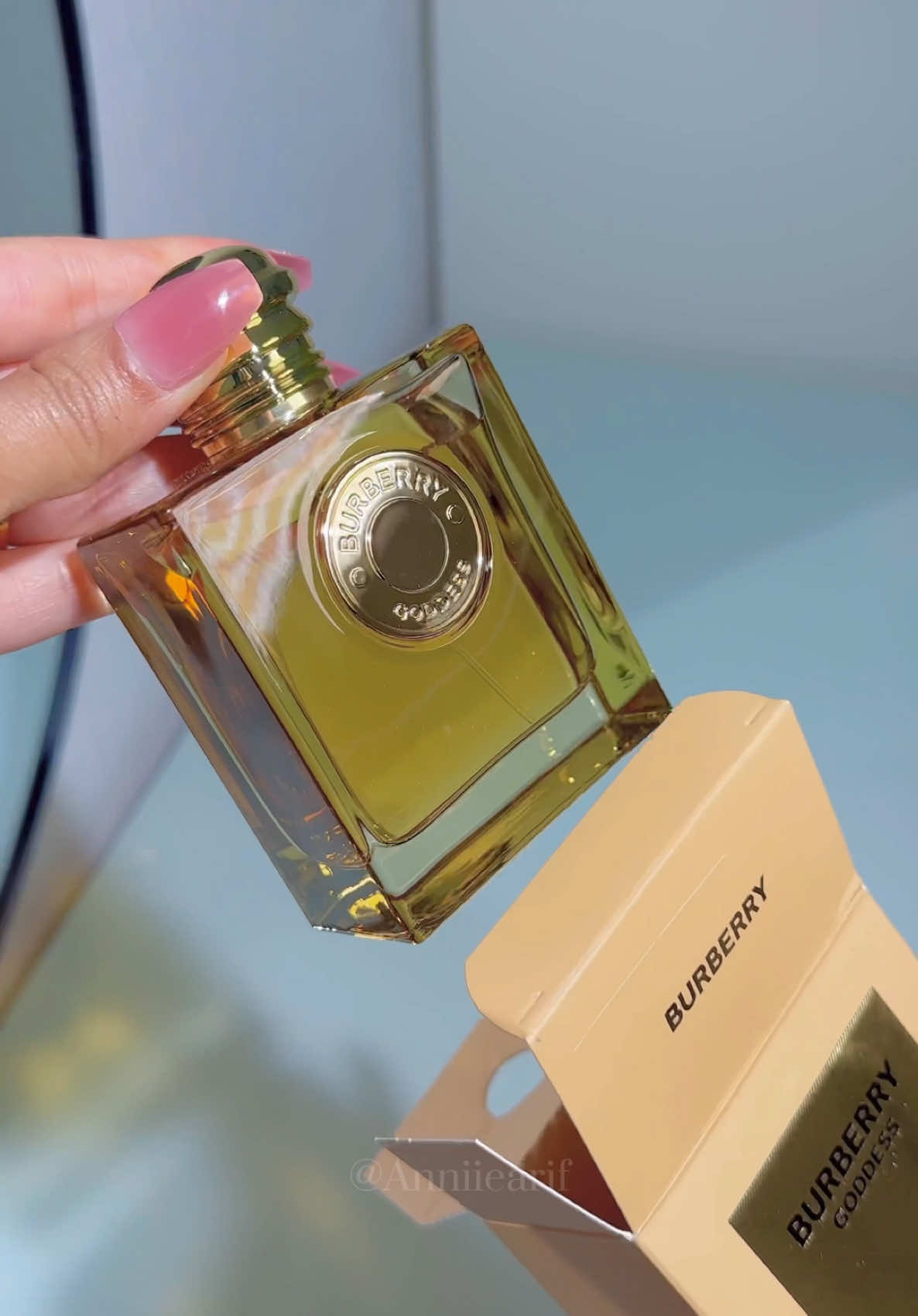 🎧 Crinkle. Snap. Spritz. This is @Burberry Goddess Eau de Parfum Intense ✨ Vanilla, lavender & a soft touch of cacao 🤍 Deep, warm, and utterly divine — she lingers long after the spritz… #ASMRUnboxing #BurberryGoddess #EDPIntense #PerfumeTingles 