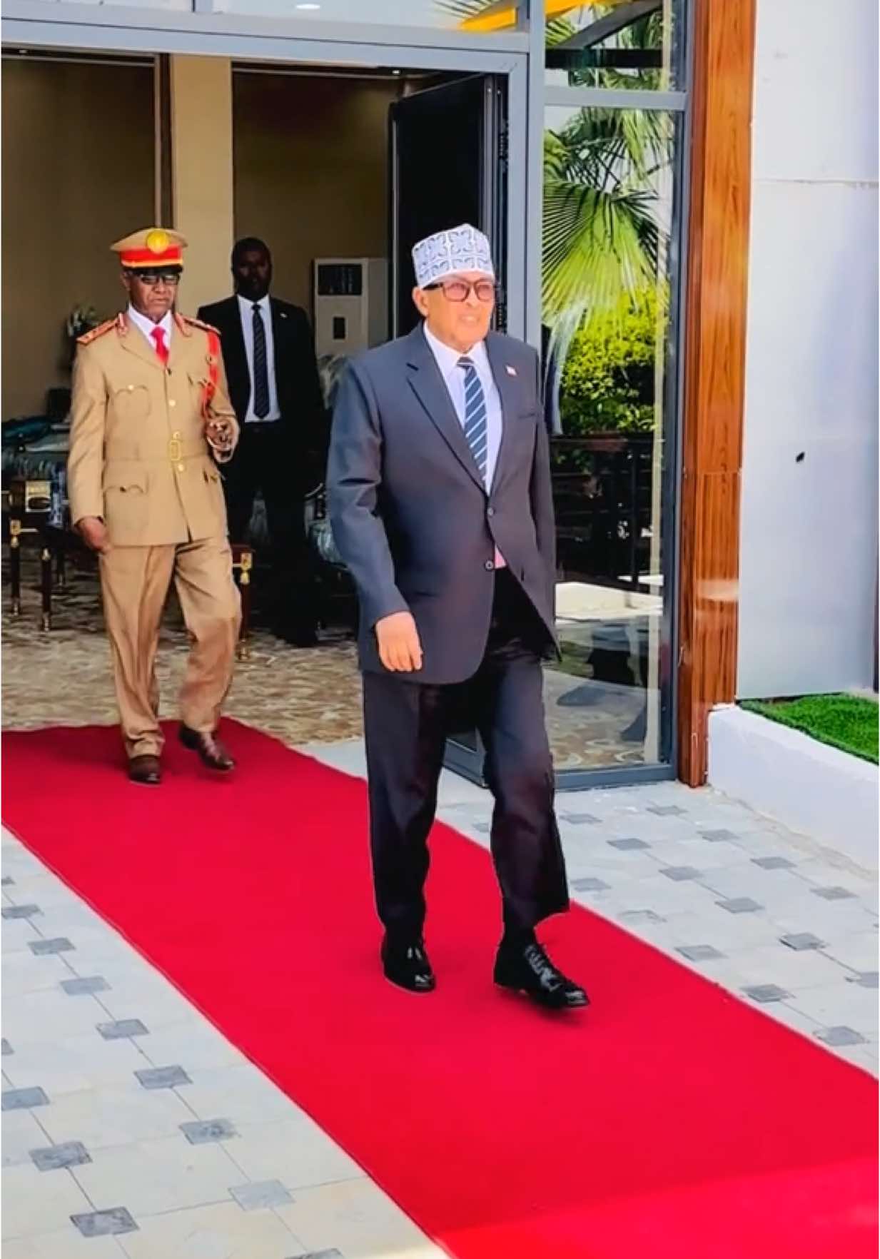 Madaxweynaha JSL oo u dhoofay dalka Kenya 