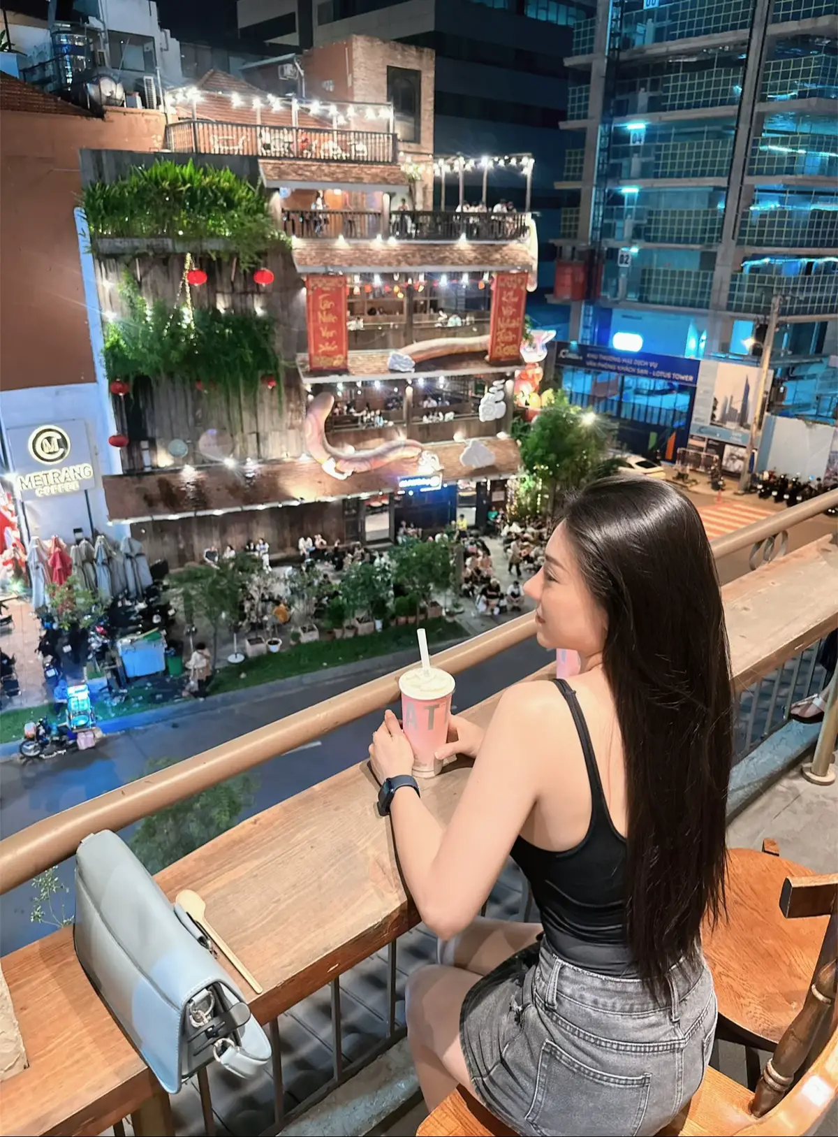 Nữa cuộc đời về sau hãy là một người thật đơn giãn, chỉ mong ước thật vui vẽ,còn những thứ khác tùy duyên là đc ☺️☺️☺️