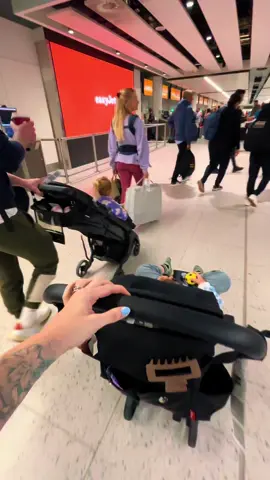 The Ergobaby Metro 3 is your ultimate holiday stroller - ultra compact, comfy, and cabin approved ✈️🌞 #ergobaby #babyshopping #babyessentials #holidays #compactstroller #compact @Ergobaby 