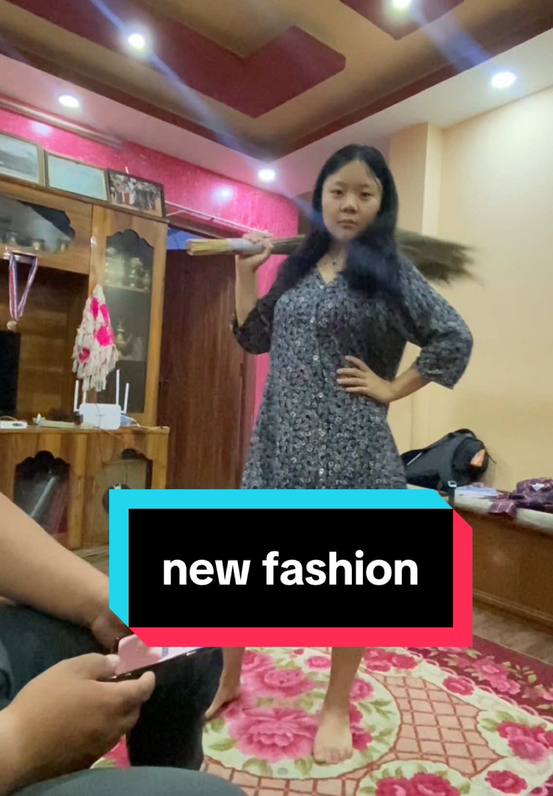 #creatorsearchinsights हल्का video हालेर पैसा कमाम भनेको #sijanchamlingrai1 #comedyvideo #foryoupage #fypage #handhearts #funny #funnyvideos #fyppppppppppppppppppppppp 