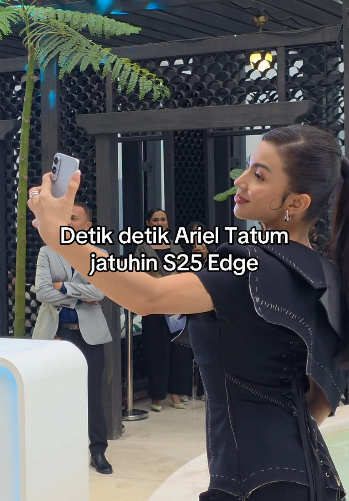 Langsung masuk durability test, approved by Ariel Tatum👌