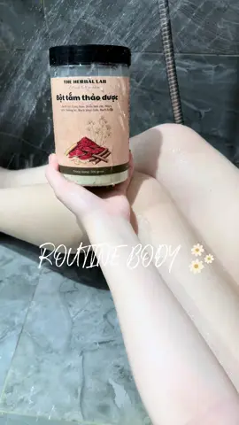 Ủ bột thôi các nàng ơi @Tiệm Bột Organic Bột tắm Thảo Dược có hiệu quả rất tốt trong việc nhả nắng nha bà ơiiii, ai đi biển da bị cháy nắng nên thủ sẵn em này nhớ, thề là mê lắmmmm #botnhanang #bottamthaoduoc #bottamtrang #ubot #bodycare #tips #duongtrangbody #trangdabody #nhanang #botutrangthiennhien 