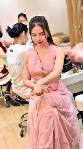 Luyện tay cùng cô Vuy...Khoá khai giảng 2/6ace nhanh tay ib Vuy nha ...😍❣️ #navybeautyspa #dohoangthuyvuy #goidauduongsinhcovuy #massagetrunghoa #massage #massa #luyentay #reels