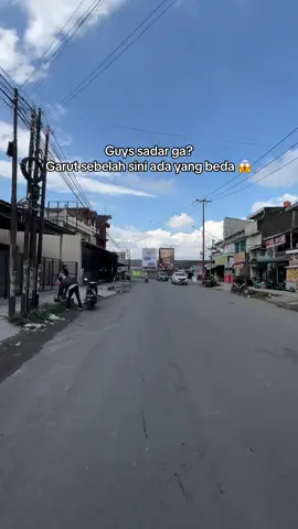 Bedanya di sebelah mana coba? 😎 Buat yang sadar aja. Yang gak sadar gak usah dikasih tau 🤪 #ramengarut #ramenhalal #kagiramen #ramenkagi #kafedanresto #ramenotentik 