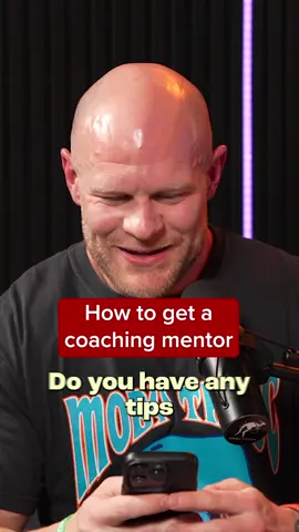 Today on the @coachemuppodcast: How to actually find a coaching mentor. While cold emailing or DMing can sometimes work, a more surefire way to get in front of a coach is to pay for a consultation. It shows that you're willing to put in some amount of effort, and even if it doesn't work out, you have insight into ways you can improve for the future. How did you find your mentor? What's the best way to reach out to a coach you want to intern with? Let us know in the comments! Special thanks to the @coachemuppodcast sponsors who make the show possible👇👇 @squatwedgiez ➡️ coachemup15 @eleiko ➡️ Eleiko.com/coachemup @trainheroic ➡️ https://bit.ly/coachemuppodcast • • • #training #podcast #jumphigh #faster #sprint #performance #basketball #trainer #plyometricstraining #austintexas #kollective #squat #strengthandconditioning #gains #buildmuscle #hypertrophy #speedtraining #performance #athlete #football #different #lacrosse #volleyball #Soccer #timriley #zackzilner