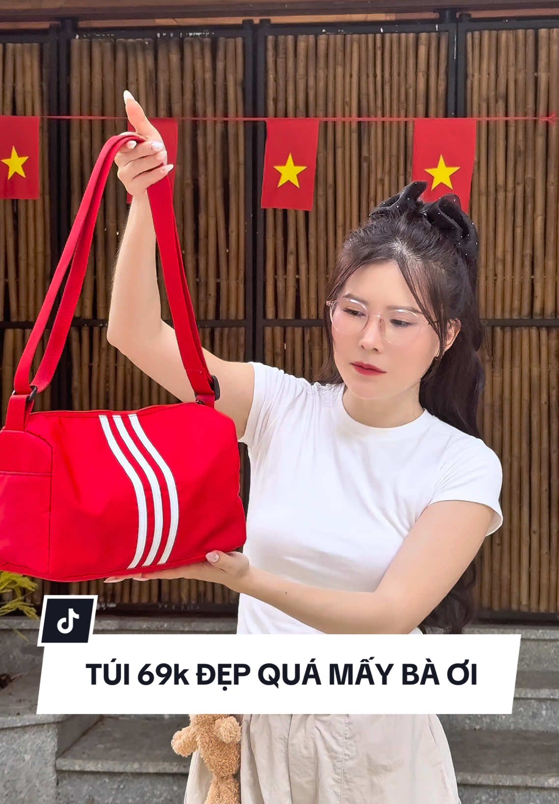 Em túi thể thao 69k đẹp lắm mấy bà ơi,  đang có chương trình khuyến mãi cả nhà mình tranh thủ mua để hết chương trình khuyến mãi giá thay đổi tiếc lắm nha ##ghenhanguyen##xuhuong##tuixach##tuixachnu##tuixachdulich##tuixachthethao##vtvcab
