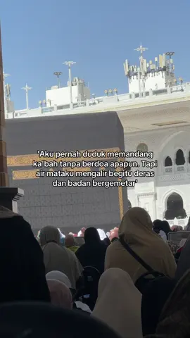Hanya bisa menetaskan air mata, ya Allah hanya engkau yang mengetahui apa isi hati hambamu ini, sesungguhnya kaulah maha segalanya🥹🤍 #arabsaudi #masyaallahtabarakkallah #madina #madinah #makkah #mekkahmadinah #mecca #kabah #masjidilharam #makkahalmukarramah 