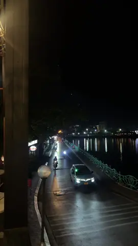 Chỉ còn anh lang thang chốn cũ…