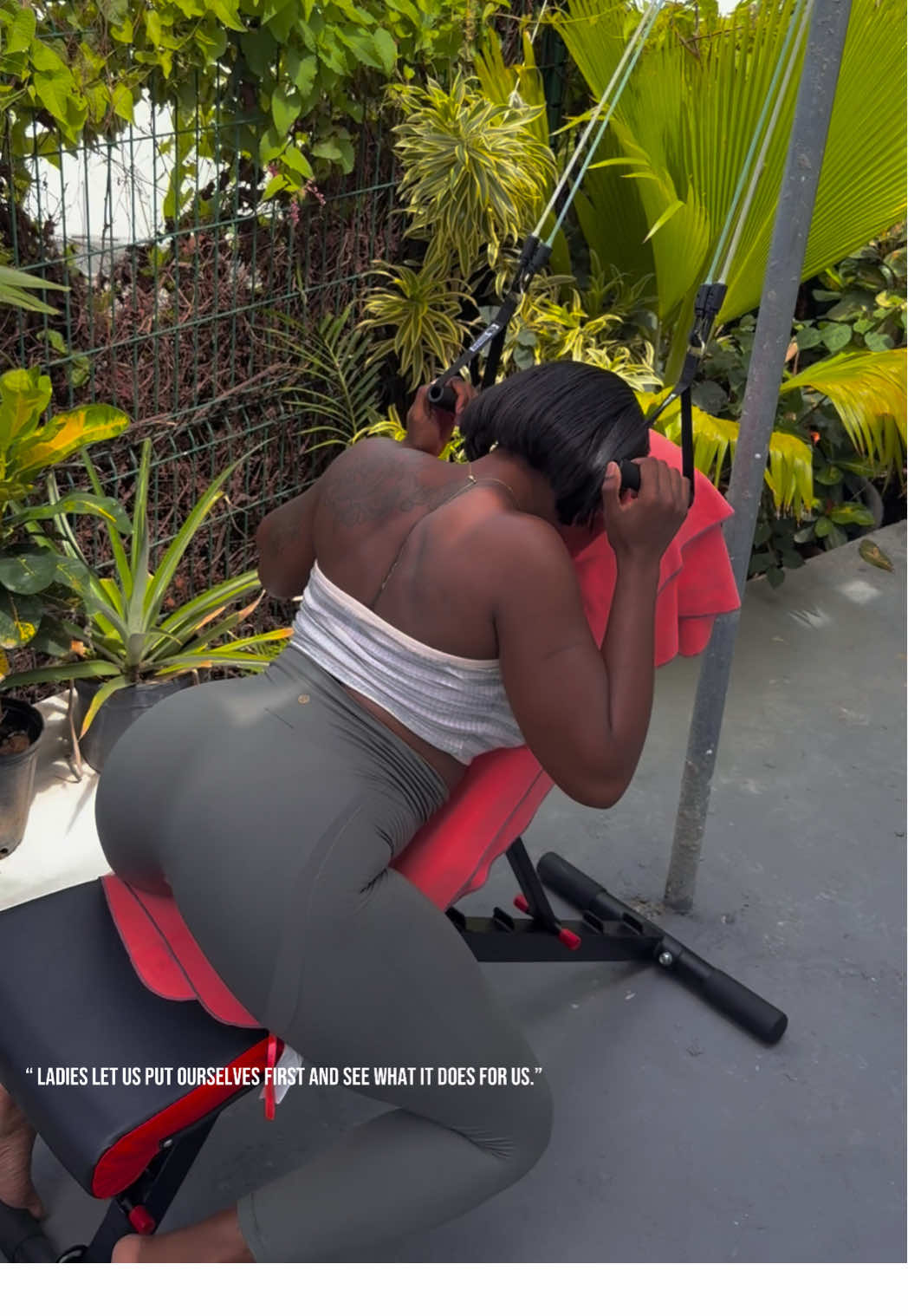 I have a big back I carry loads of stress, emotional damages.. mental instability.. all of the above & now the goal is to shape all of these issues into an hour glass figure. Even if it takes a while & you ladies should too 🙏🏾 #itgirlaesthetic #blackwomanappreciation #sxm #backworkoutforwomen #trendin #bigcontentcreator 