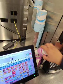 Work with me on drink station McDonald’s  #mcdonalds #pov #foryoupage #viral #viralvideo #mcflurry 