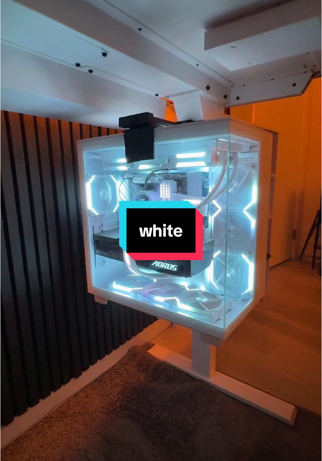 white builds on top #whitepcbuild #gamingpc #whitepc #whitesetup #pcsetup #7800x3d #4070ti 