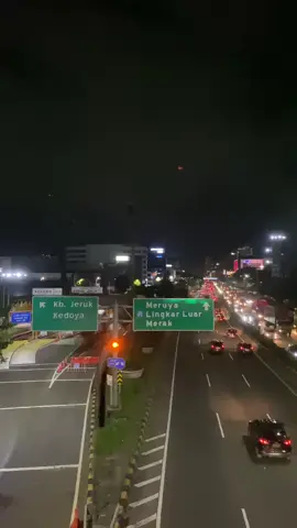 Exit toll kebon jeruk.