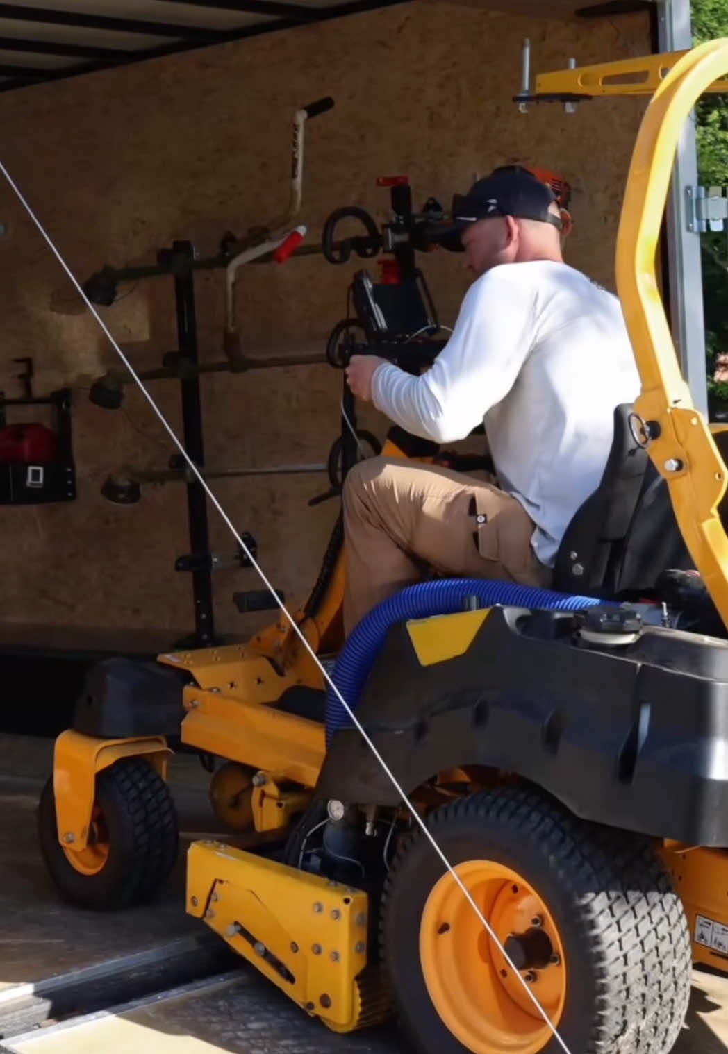 Striping my face into the lawn… #thatlawndude #newgroundtechnology #turfprint #lawncare #bravotrailers 