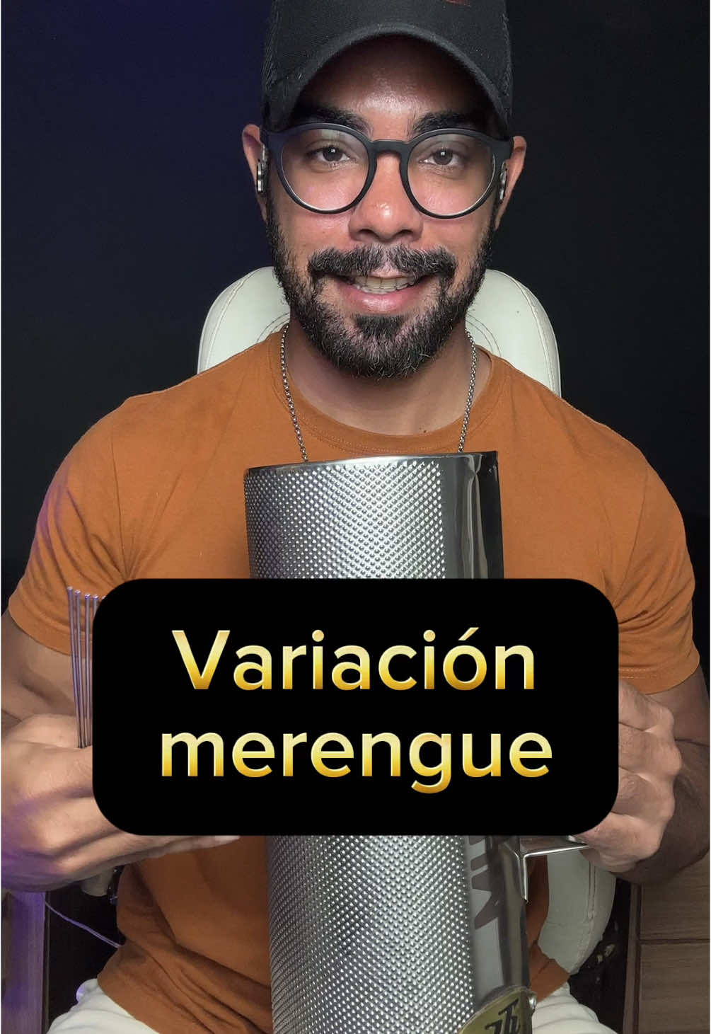 Aprende a tocar con estilo! Hoy te muestro una variación de güira en el merengue que le dará un toque especial a tu música. 💃✨ ¡No te pierdas el ritmo! Si quieres profundizar más, únete a nuestro curso AprendaGuira. 🎤🔥 #Merengue #Güira #aprendaguira #Música #ritmo @Güira VG 