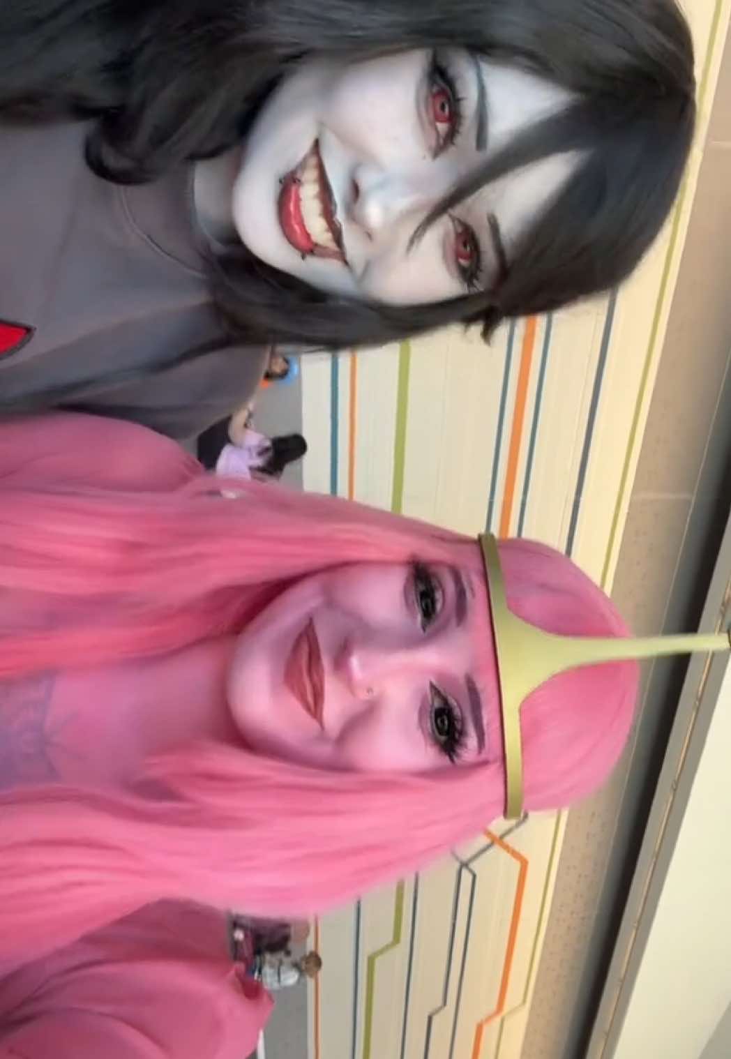 🖤💖 @vin 🦇 #adventuretime #princessbubblegum #princessbubblegumcosplay #adventuretimecosplay #marceline #marcelinecosplay #marcelineandbubblegum #fypage #fypシ゚viral 
