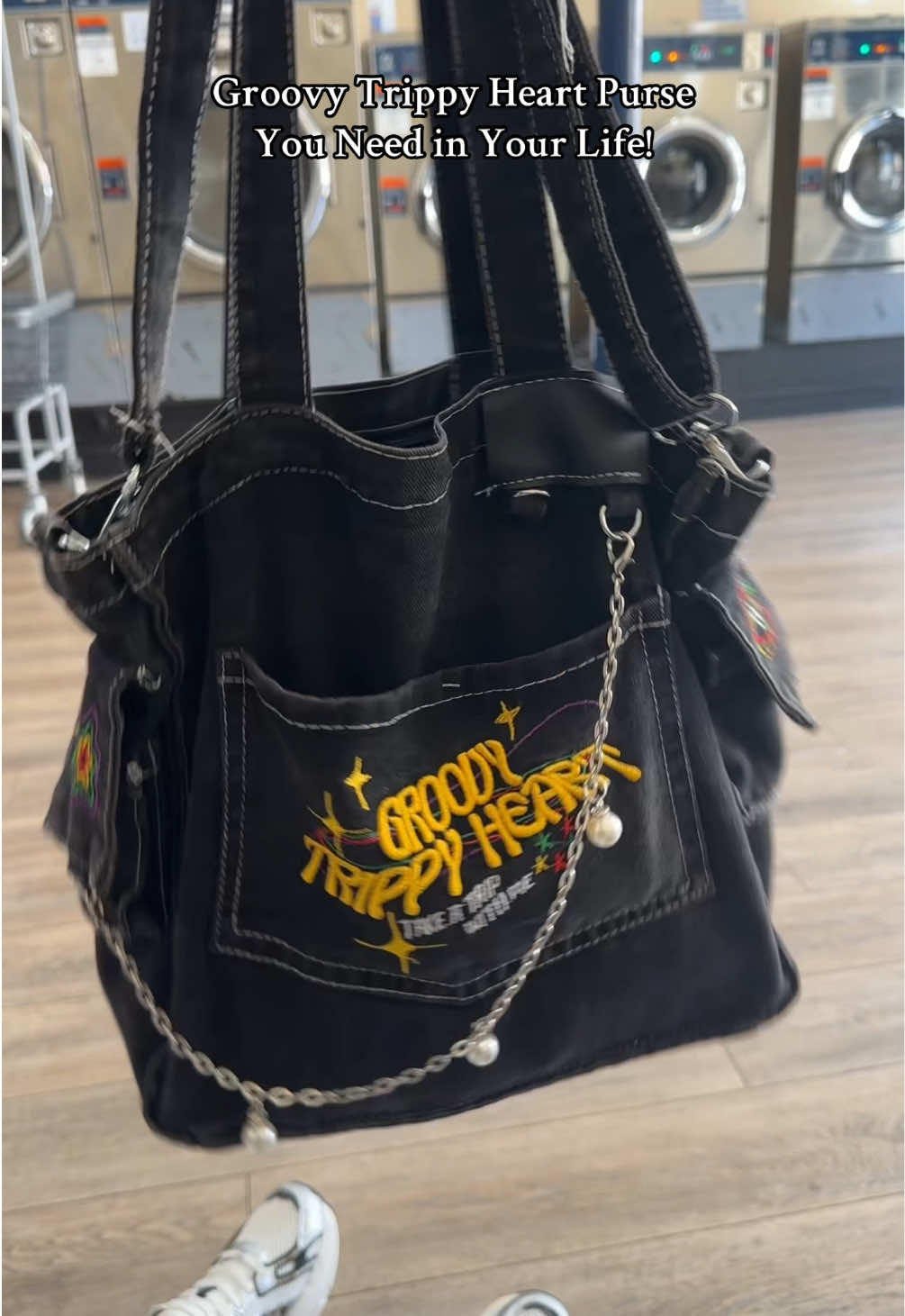 This purse is giving retro dreams and psychedelic love — who else is obsessed?!😩❤️ #groovyvibes #tiktokshopfindsfyp #TikTokShop #statementbag #heartpurse #retrostyle #trippystyle #y2kstyle #retrostyle #trippyaesthetic #funkyfashion 