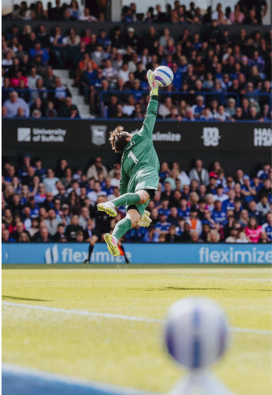 Putting on a show in his final game 🧤 #WestHam #Football #PremierLeague