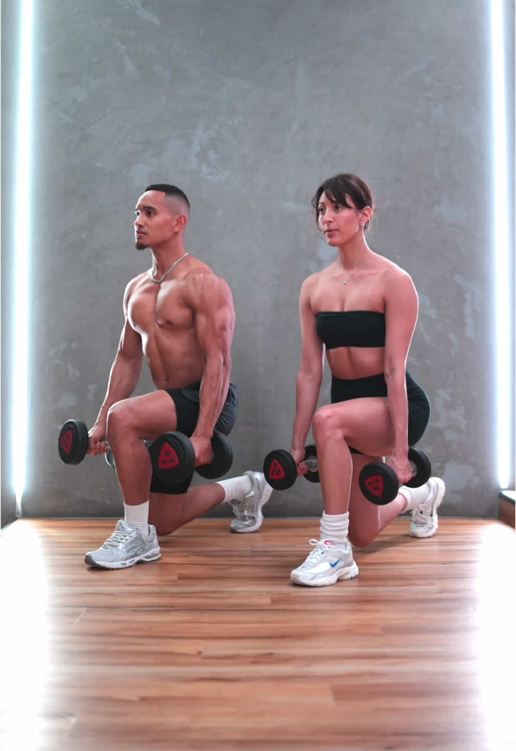 Dumbbell circuit! ▪️3 rounds ▪️10 reps ▪️1 min rest #dumbbellworkout #hiit #Fitness #gym #partnerworkout 