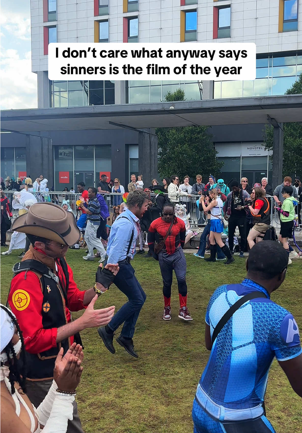 loved this sinners dance scene at mcm comic con  #sinners #sinnersdance #sinnersmovie #mcmcomiccon #cosplayers #fypツ  