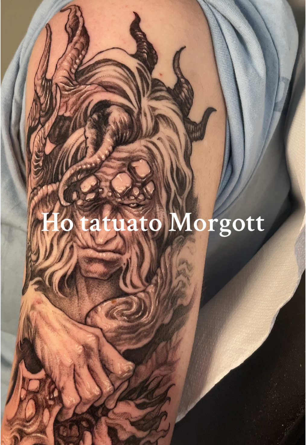 #morgott di #eldenring Quanti hanno maledetto il suo attacco che ci impiega 3 giorni lavorativi ad entrare? #blackwork #fromsoft #darksouls #bloodborne #malenia #radahn #tarnished #tattoo 
